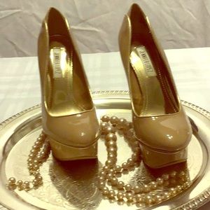 So fierce! Jennifer Lopez platform pumps